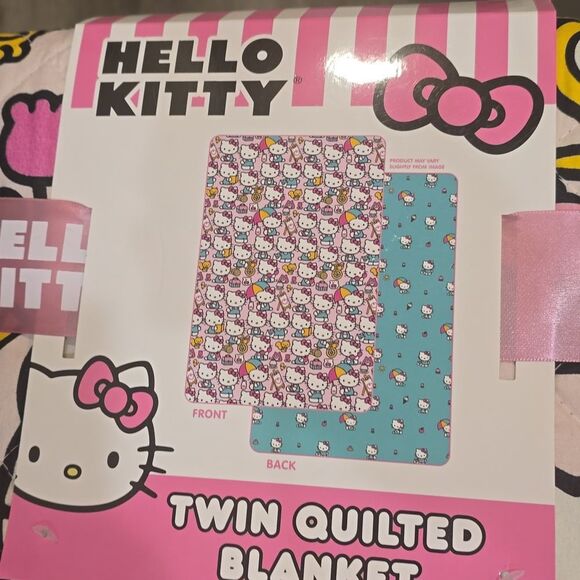 Hello Kitty By Sanario Reversible Twin Quilted Blanket - Picture 6 of 7